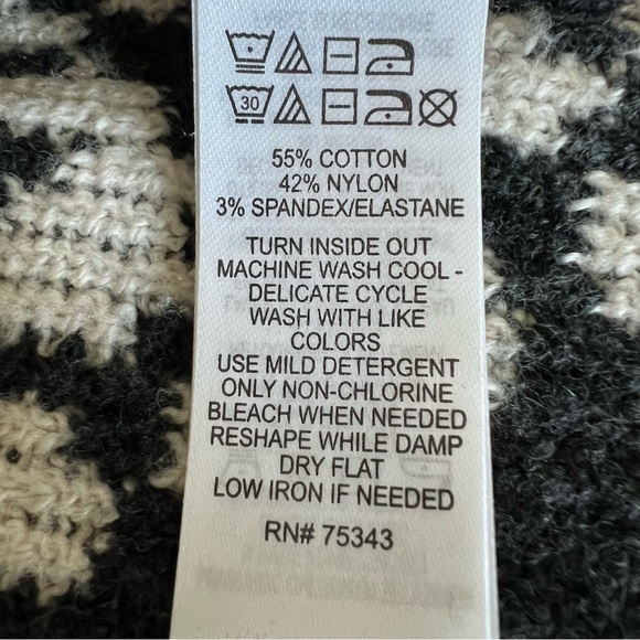 Sincerely Jules Black & White Leopard Print Sweater Size Small - Picture 5 of 5